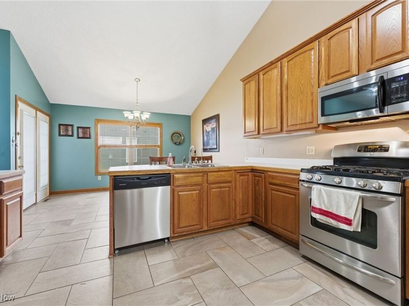 982 Lanedale Street NW, Massillon, OH 44647 Photo 10