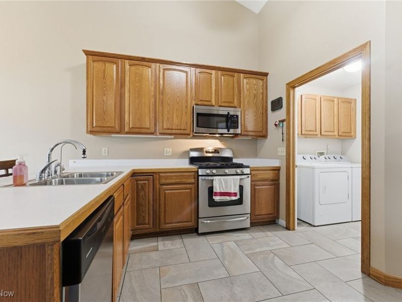 982 Lanedale Street NW, Massillon, OH 44647 Photo 11