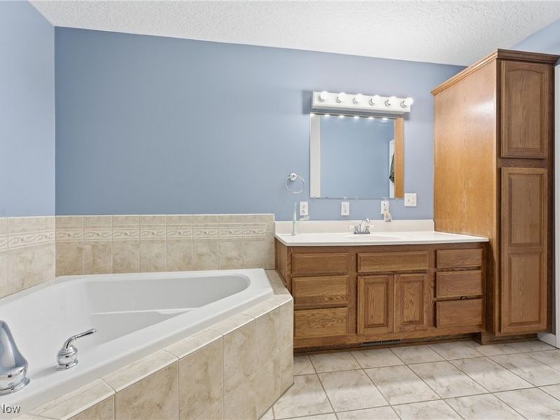 982 Lanedale Street NW, Massillon, OH 44647 Photo 17