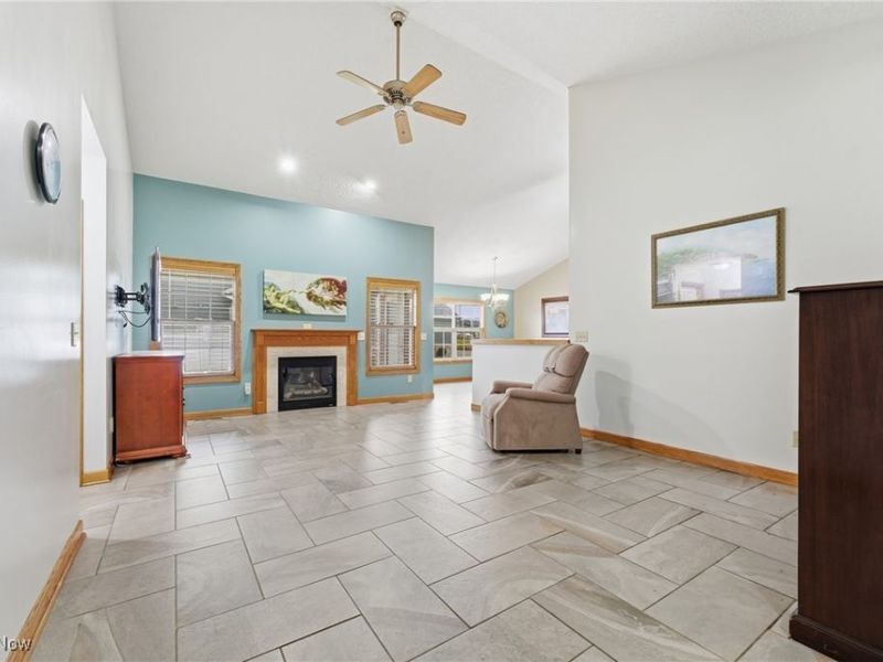 982 Lanedale Street NW, Massillon, OH 44647 Photo 2