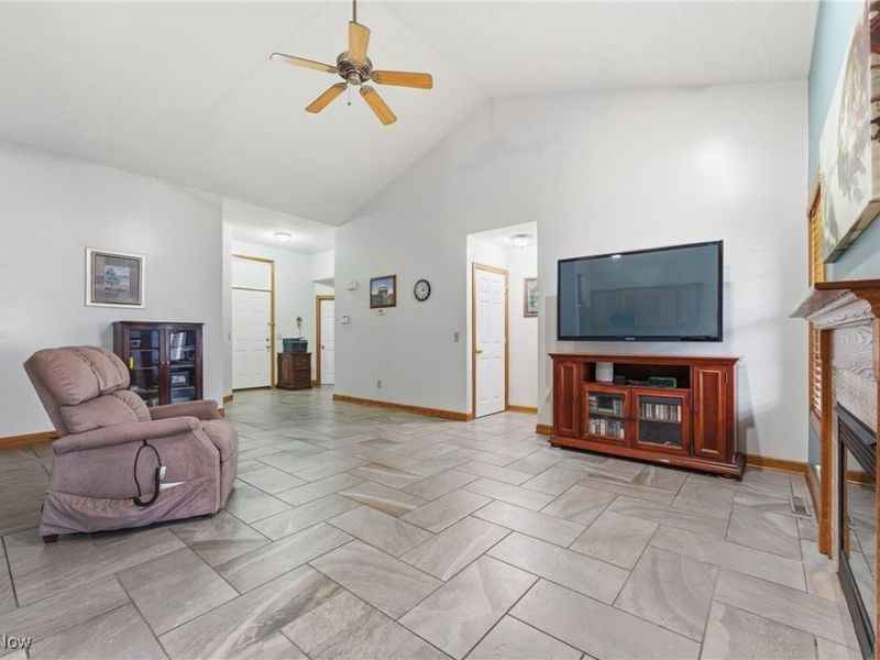 982 Lanedale Street NW, Massillon, OH 44647 Photo 4