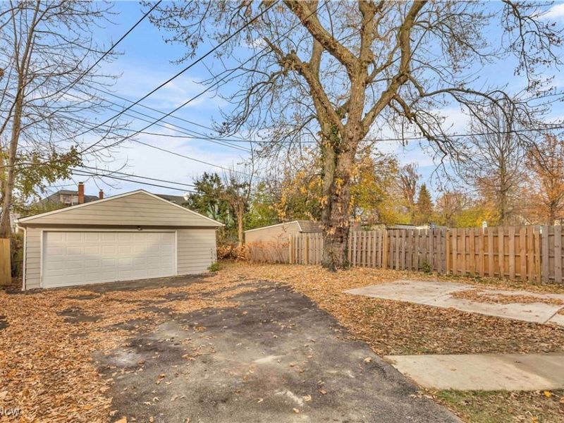 3299 Yorkshire Road, Cleveland, OH 44118 Photo 7