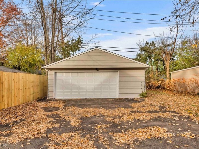 3299 Yorkshire Road, Cleveland, OH 44118 Photo 8