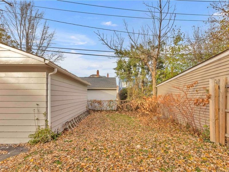 3299 Yorkshire Road, Cleveland, OH 44118 Photo 9