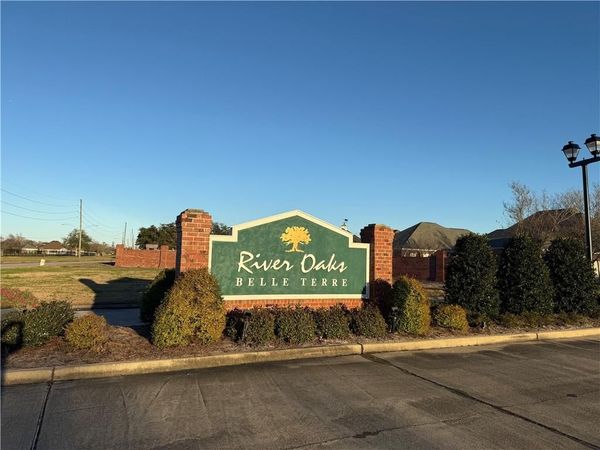 509 PERE MARQUETTE Court, LaPlace, LA 70068