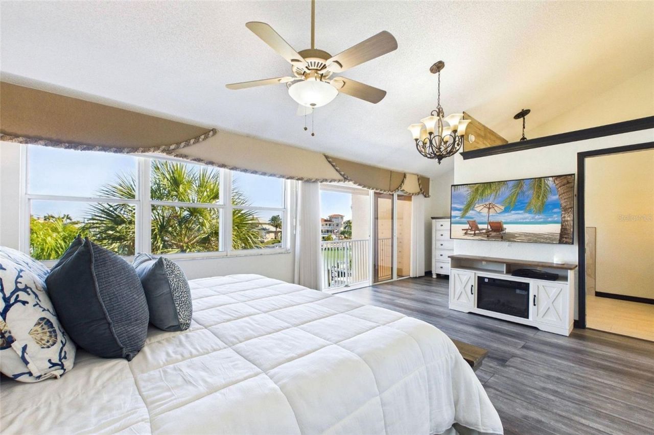 487 Pinellas Bayway S, Unit 6, Tierra Verde, FL 33715 Photo