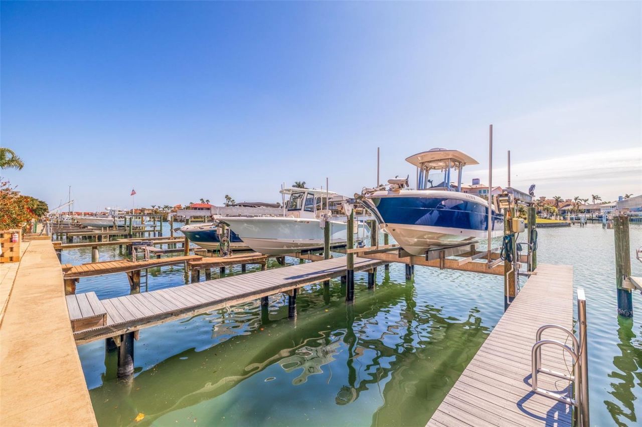 487 Pinellas Bayway S, Unit 6, Tierra Verde, FL 33715 Photo