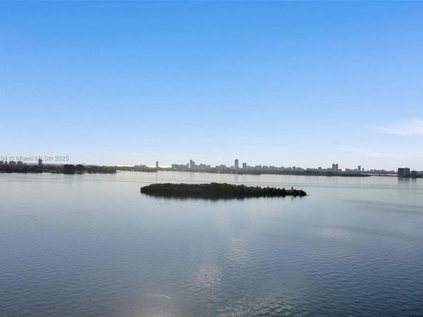 1800 NE 114th St, Unit 2105, Miami, FL 33181