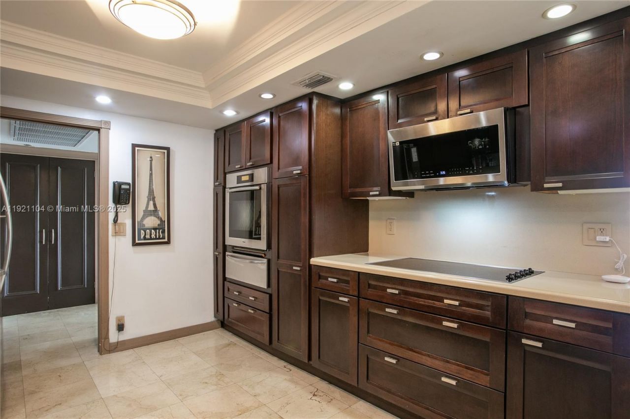 1800 NE 114th St, Unit 2105, Miami, FL 33181 Photo