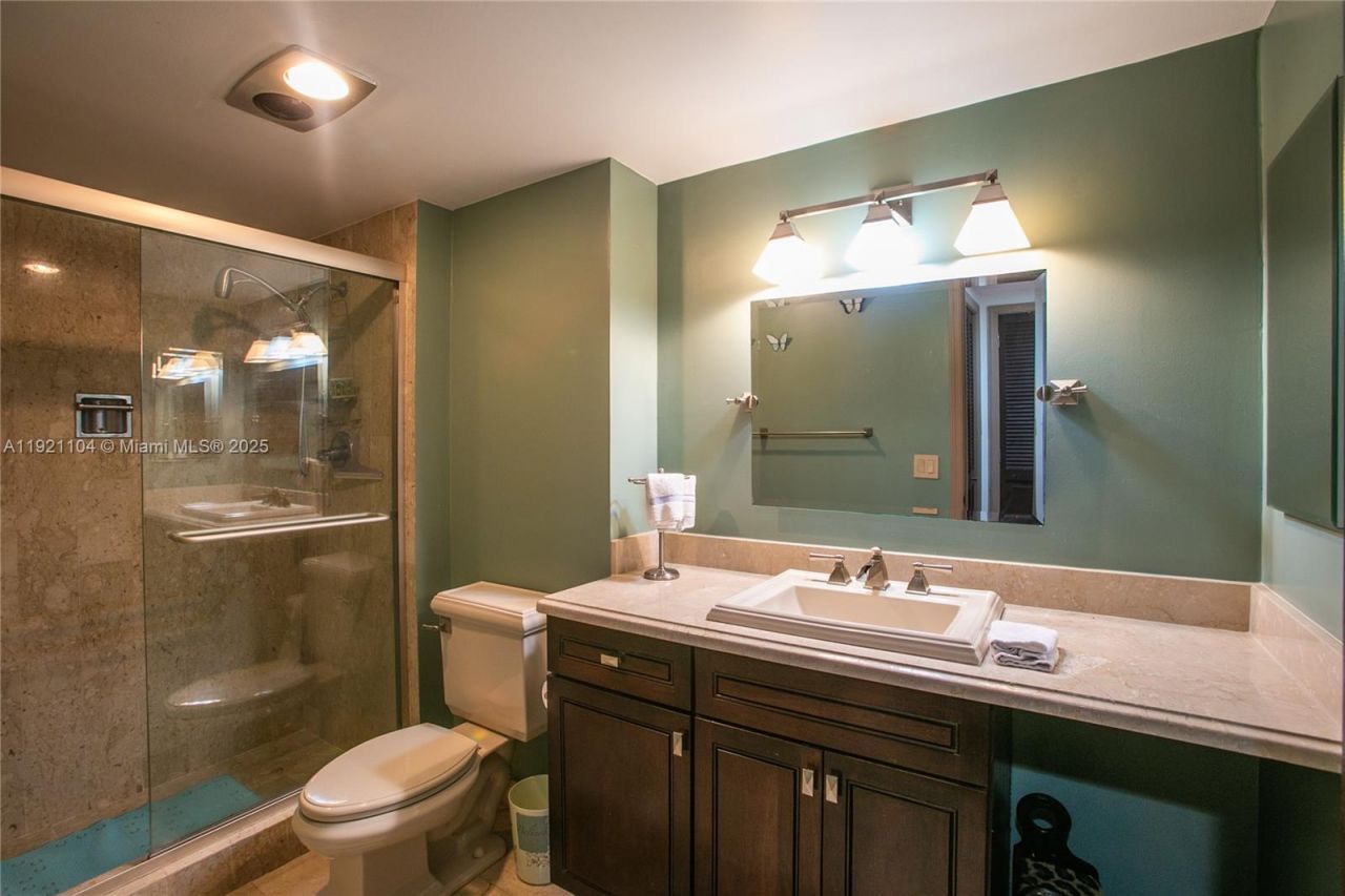 1800 NE 114th St, Unit 2105, Miami, FL 33181 Photo