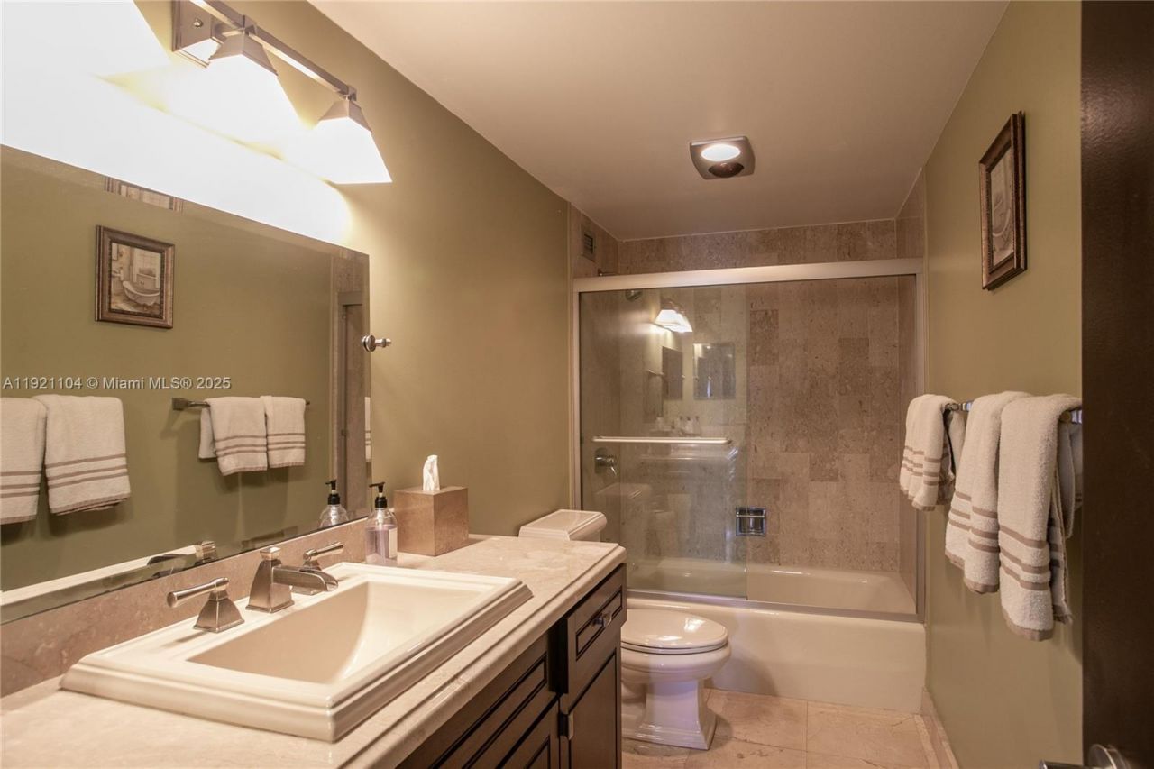 1800 NE 114th St, Unit 2105, Miami, FL 33181 Photo