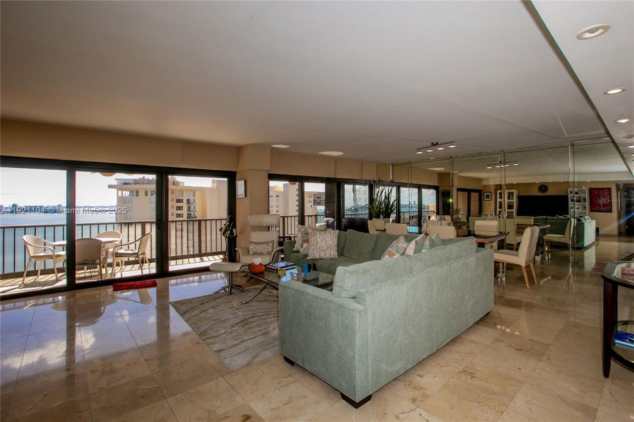 1800 NE 114th St, Unit 2105, Miami, FL 33181 Photo