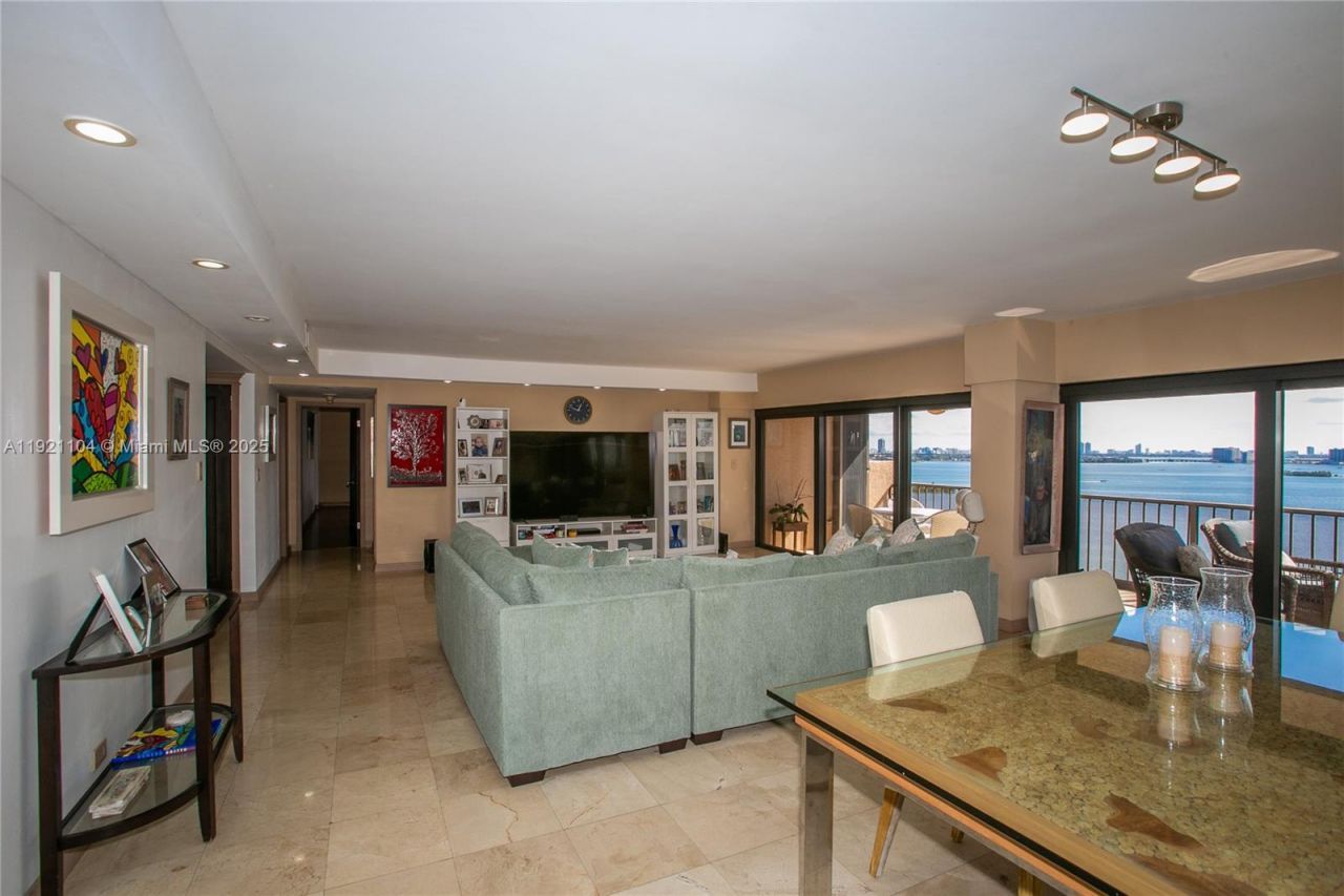 1800 NE 114th St, Unit 2105, Miami, FL 33181 Photo