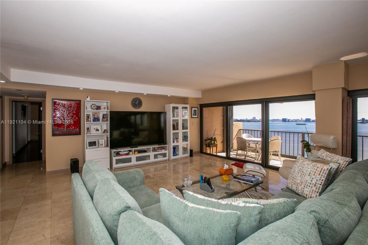 1800 NE 114th St, Unit 2105, Miami, FL 33181 Photo