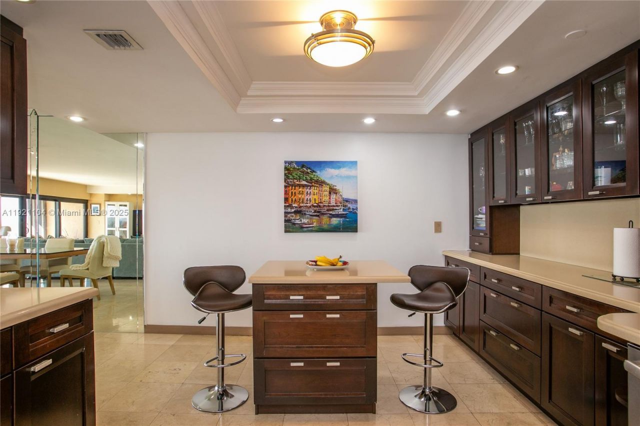 1800 NE 114th St, Unit 2105, Miami, FL 33181 Photo