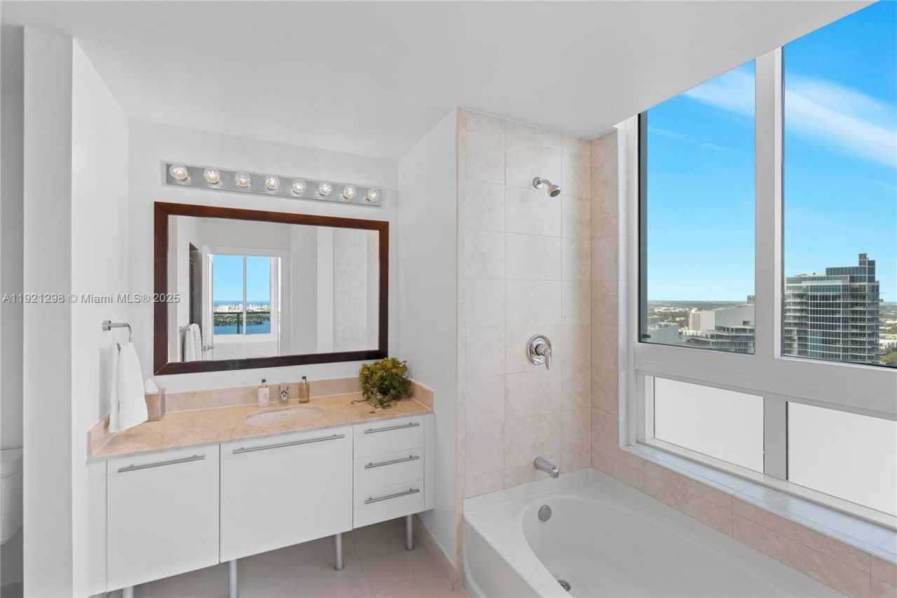 1900 N Bayshore Dr, Unit PH 4902, Miami, FL 33132 Photo