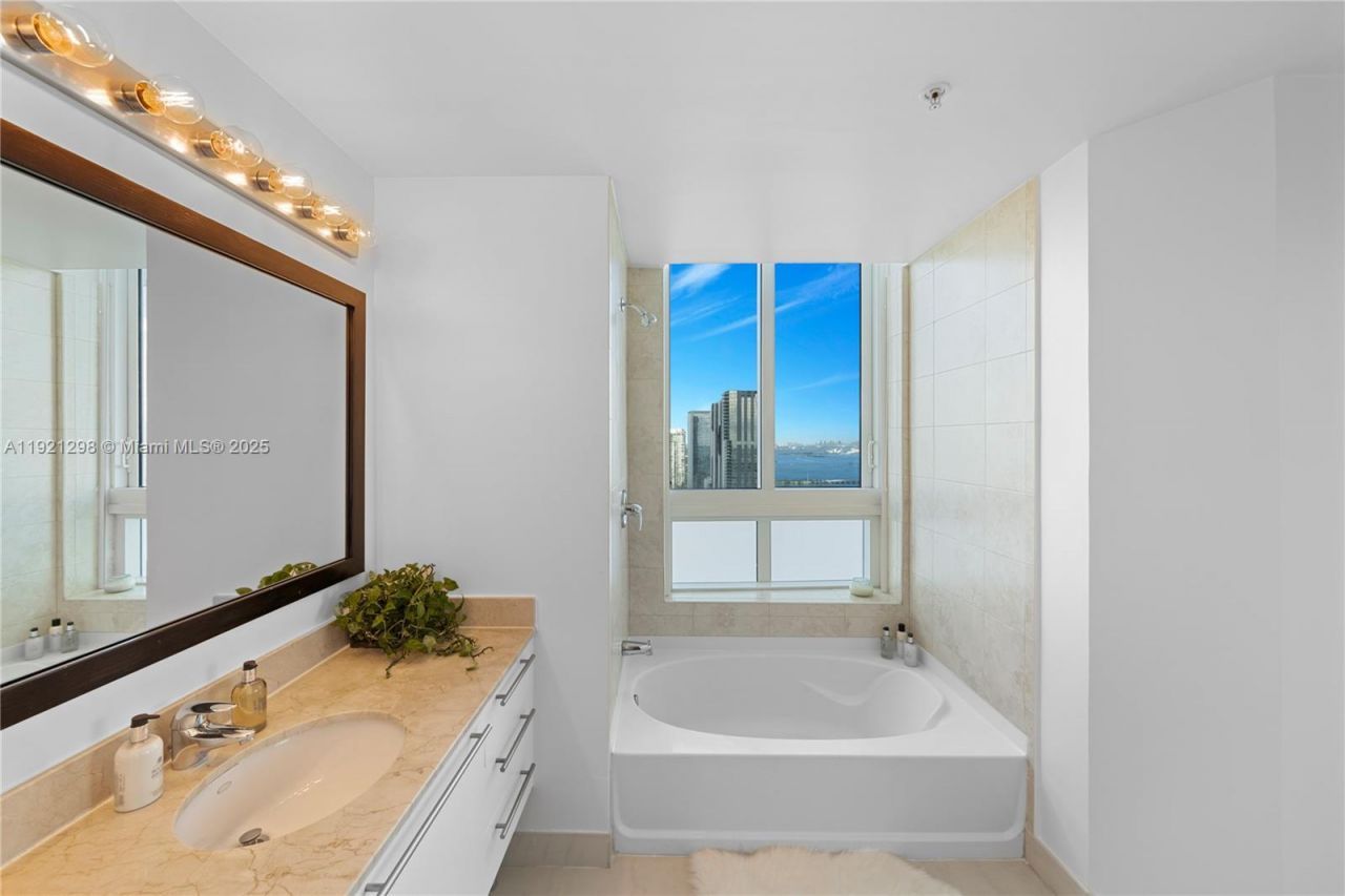 1900 N Bayshore Dr, Unit PH 4902, Miami, FL 33132 Photo