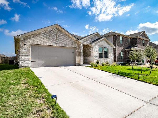 403 Grapefruit RD, Hutto, TX 78634