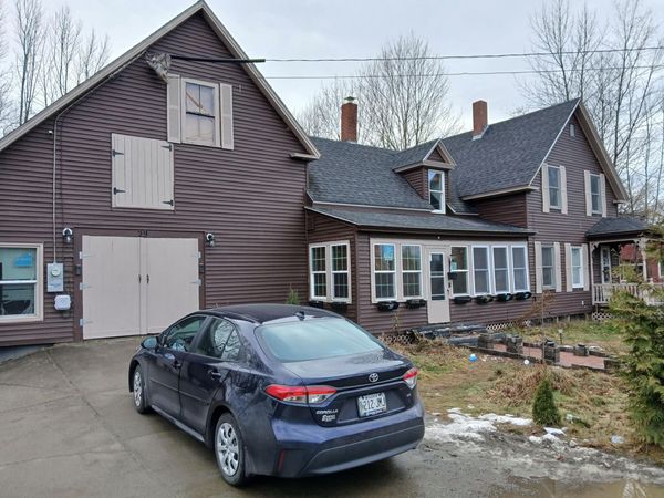 29 River Street, Strong, ME 04983