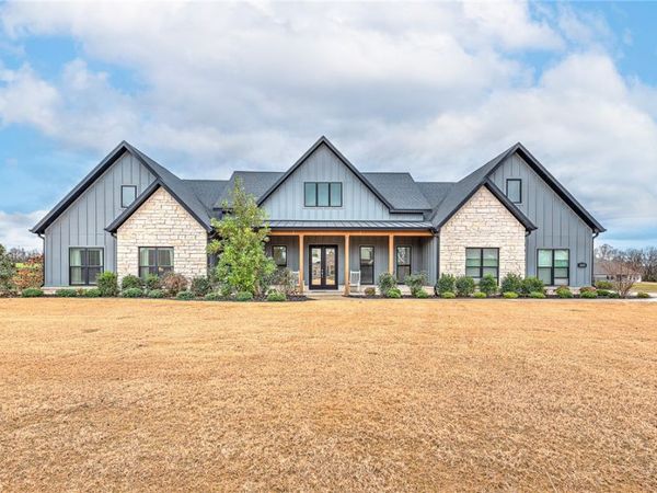 1089 River Hollow Road, Fayetteville, AR 72703