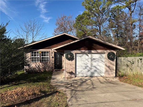 8229 Chestnut Drive, Rogers, AR 72756