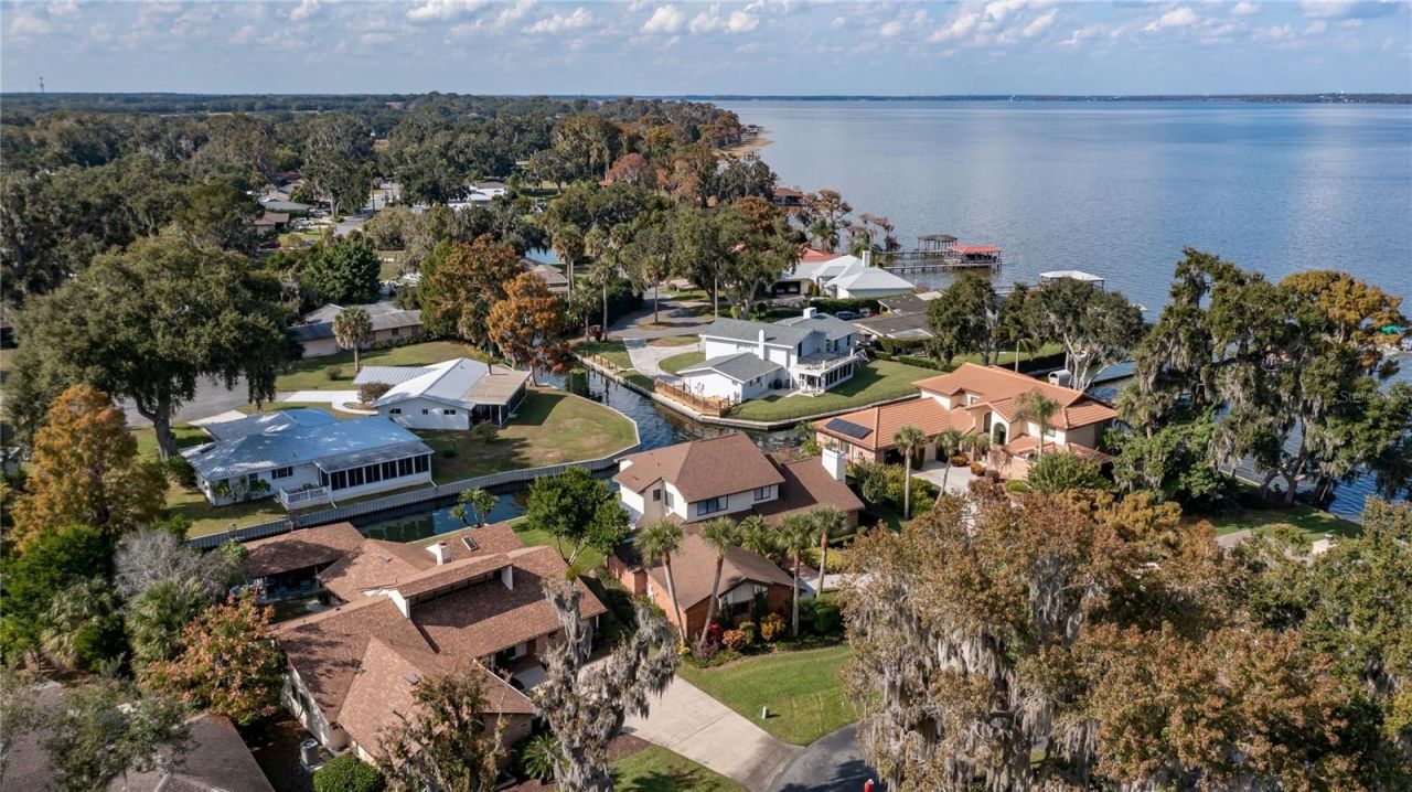 104 Acacia Point, Yalaha, FL 34797 Photo