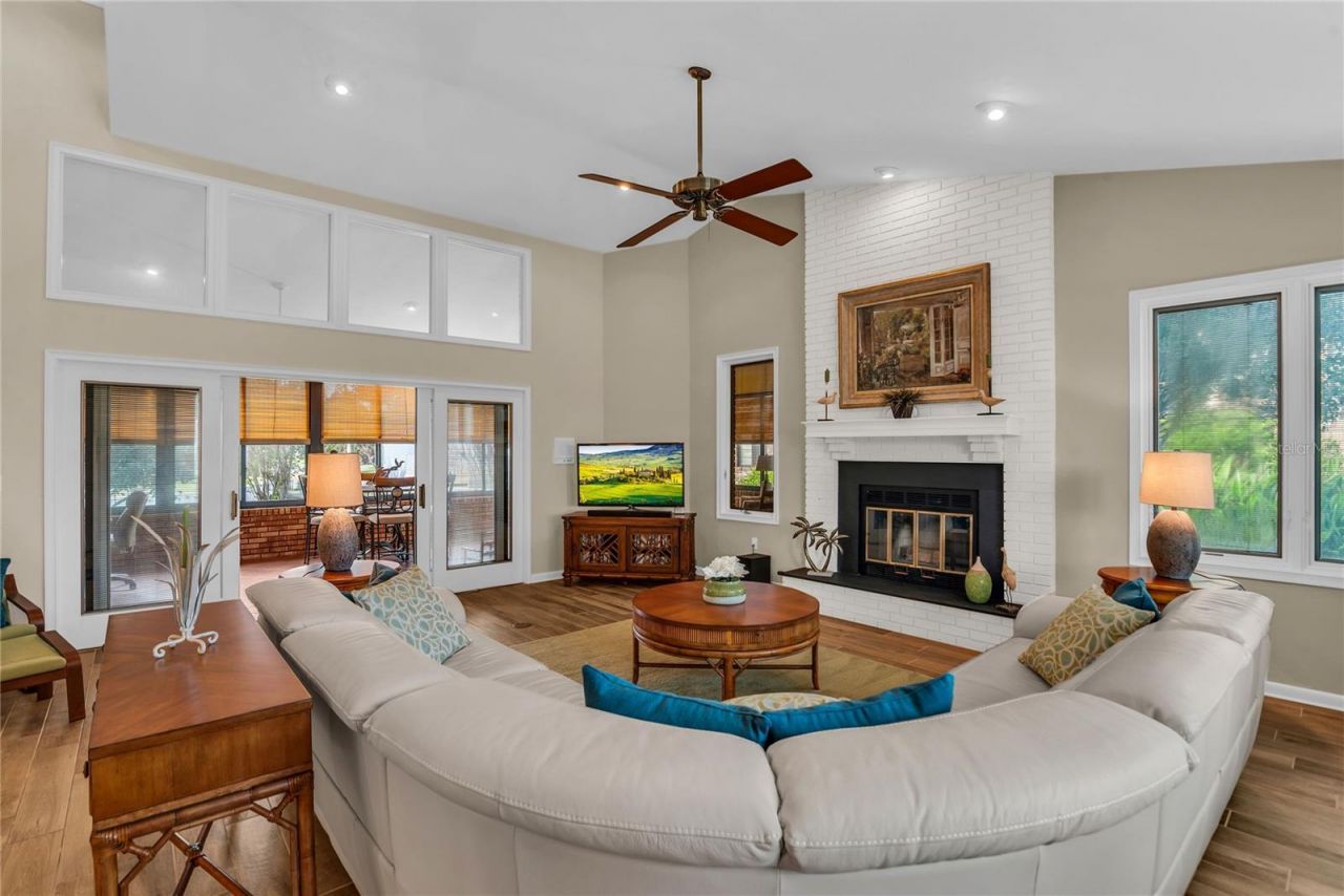 104 Acacia Point, Yalaha, FL 34797 Photo