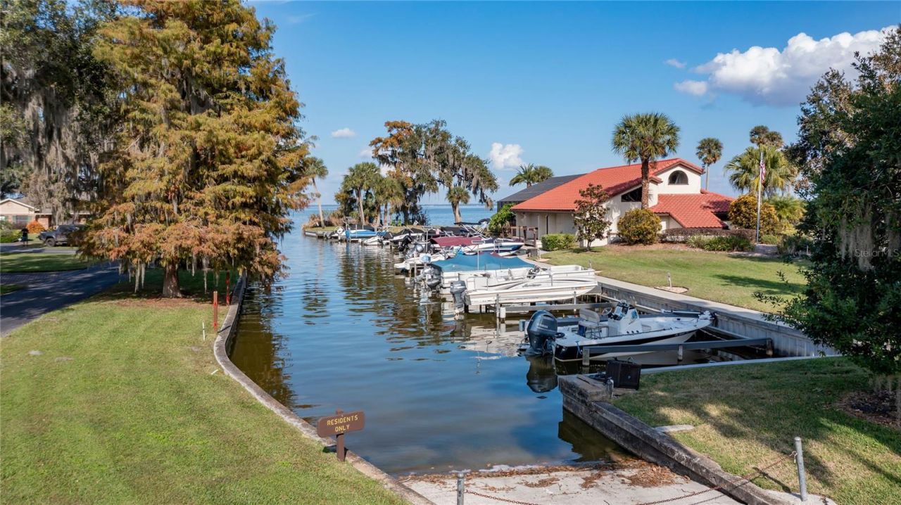 104 Acacia Point, Yalaha, FL 34797 Photo