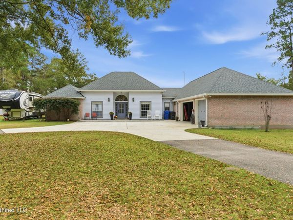 115 Oak Allee Drive, Picayune, MS 39466