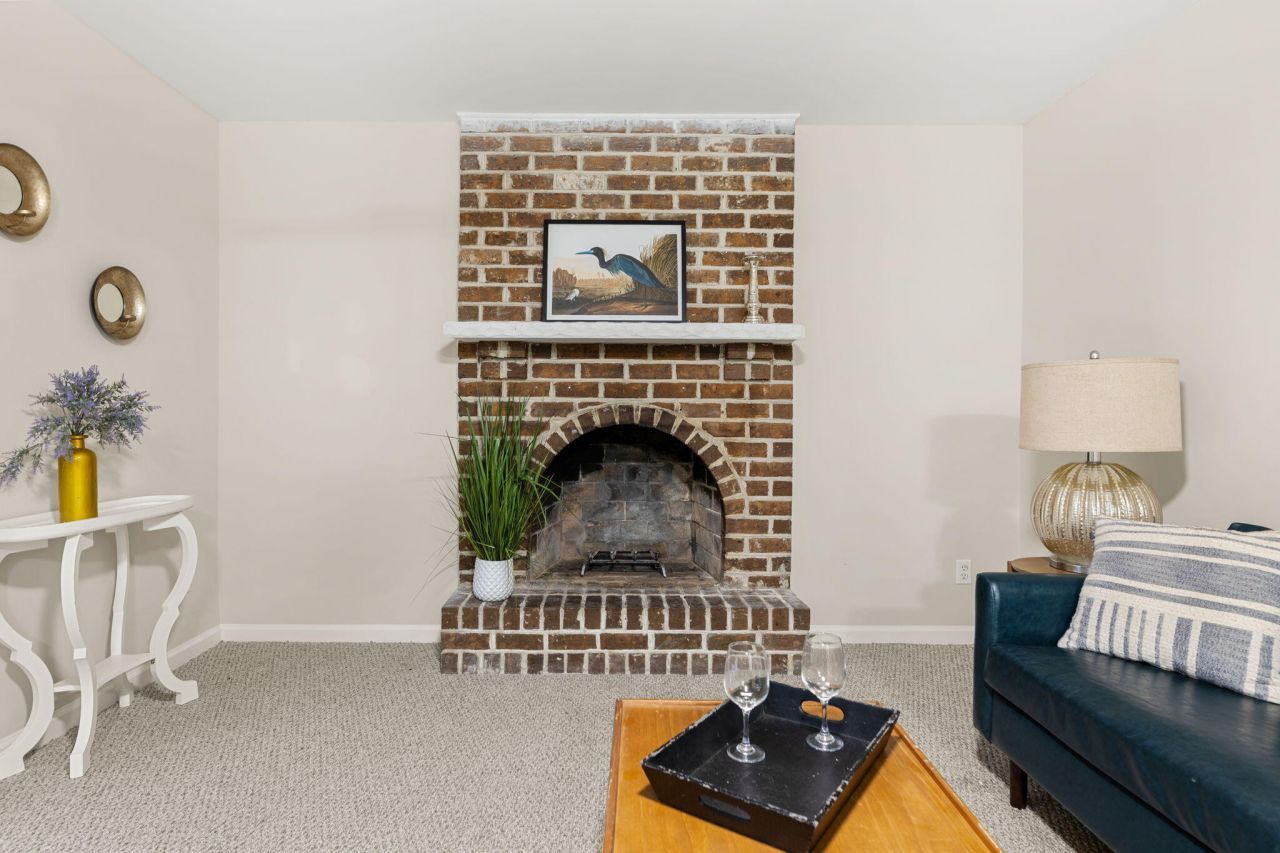 321 Fairington Drive Photo 11