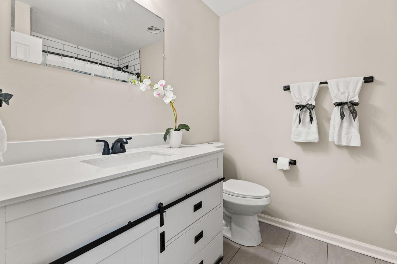 321 Fairington Drive Photo 15