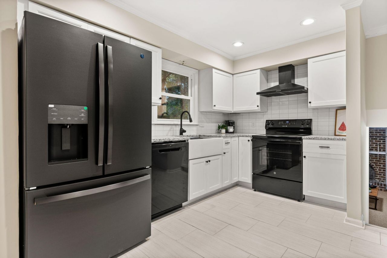 321 Fairington Drive Photo 7