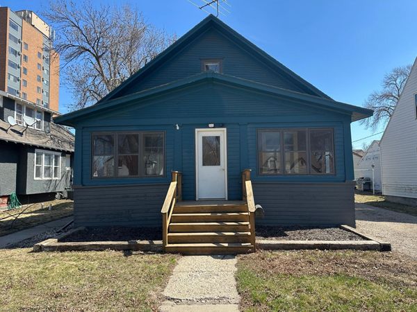 219 3rd Avenue SW, Pipestone, MN 56164