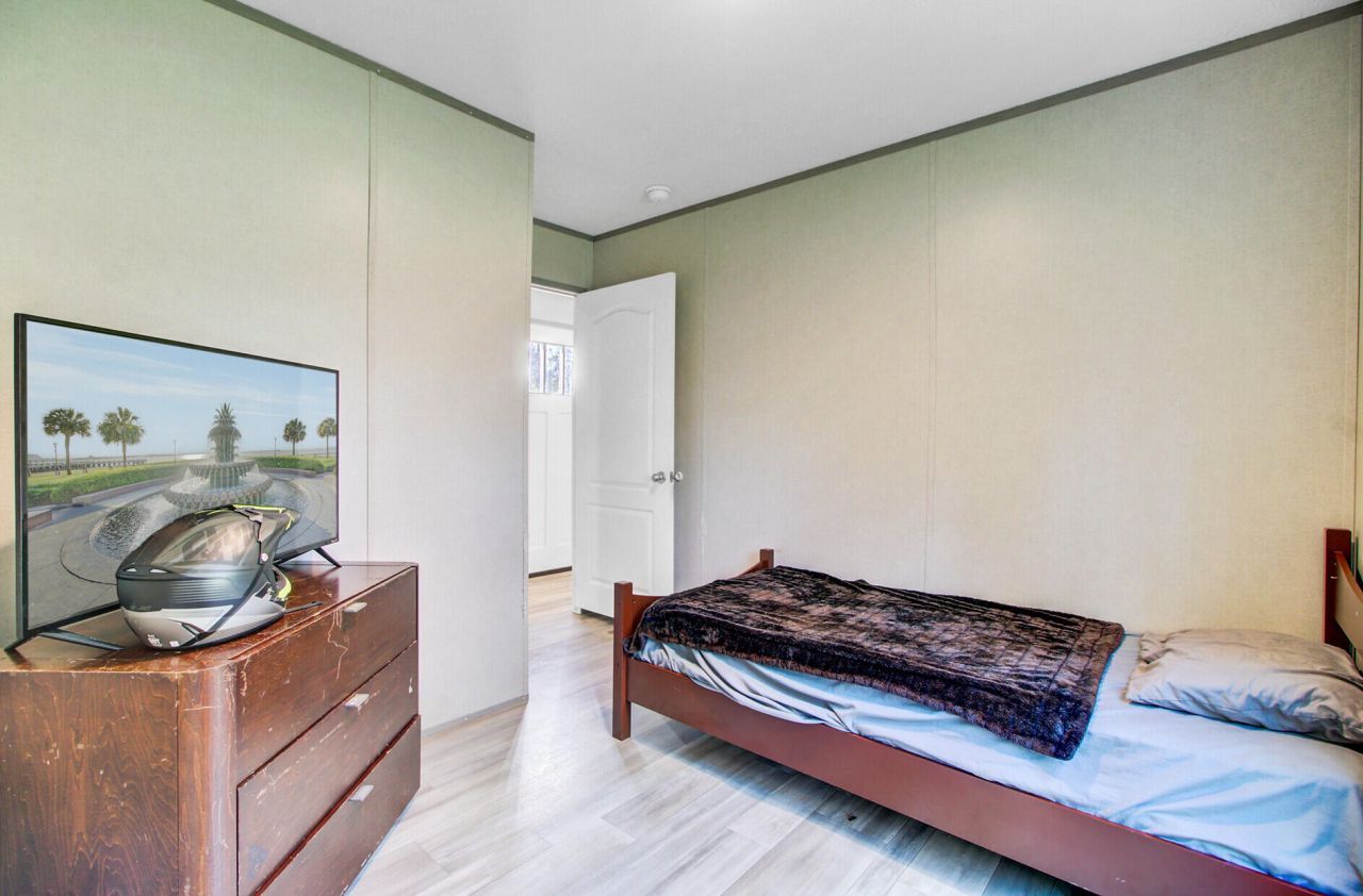 70 Orchid Court Photo 31