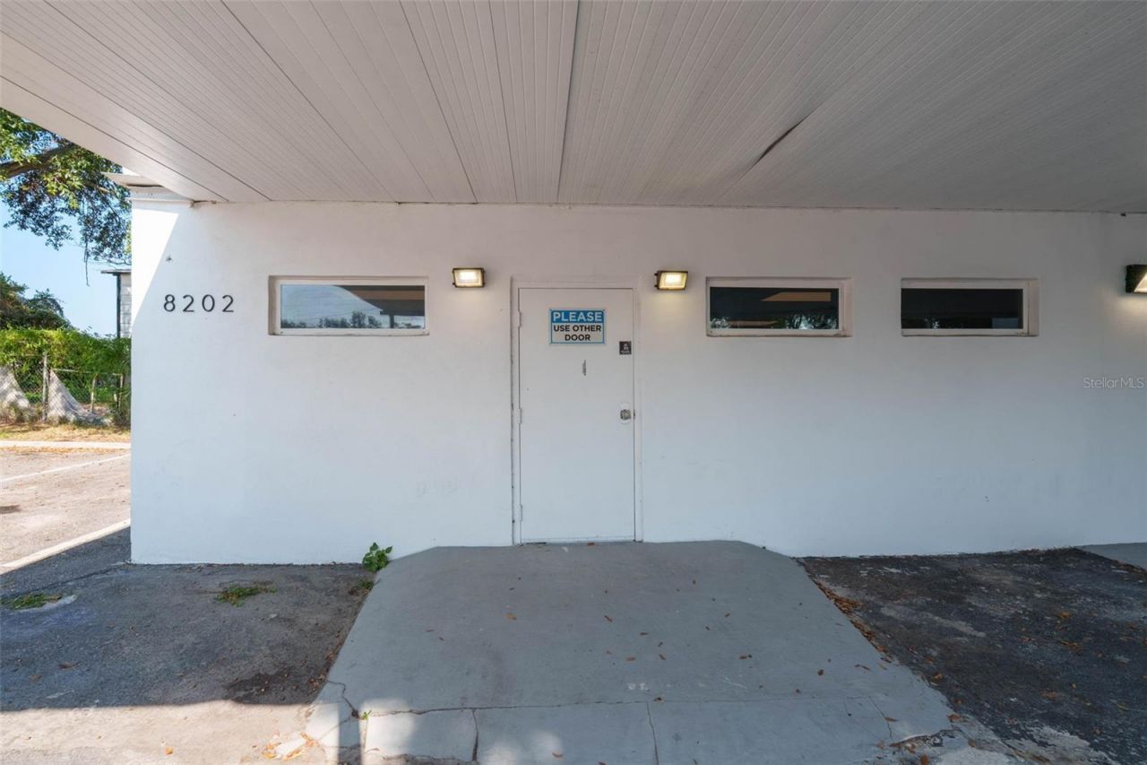 8202 N Armenia Avenue, Tampa, FL 33604 Photo