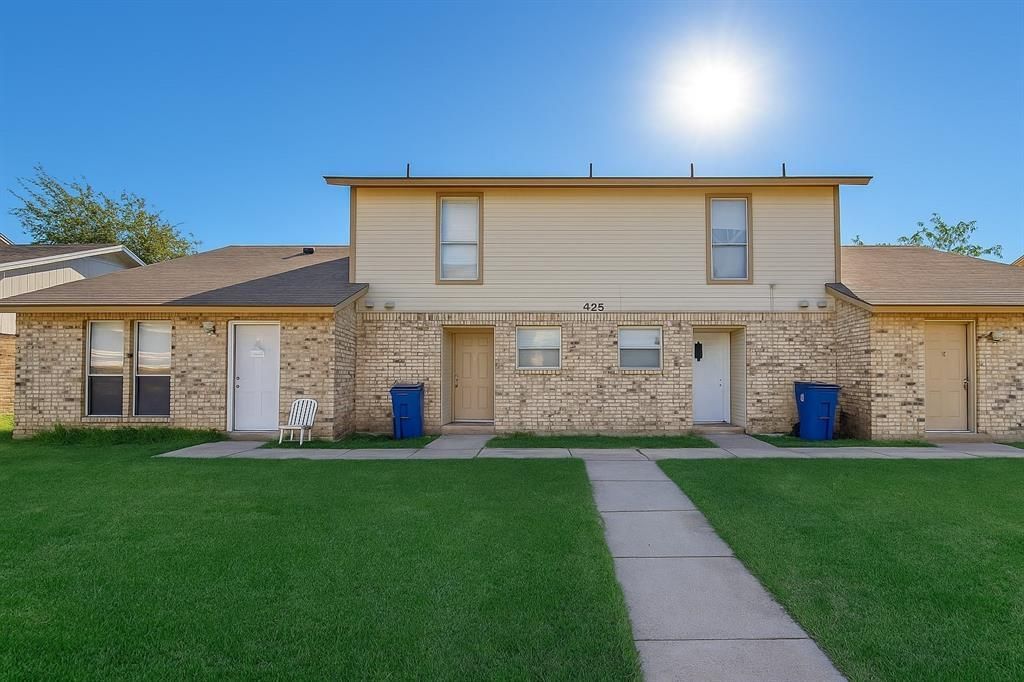 425 SW Thomas Street, Unit B, Burleson, TX 76028 Main Photo