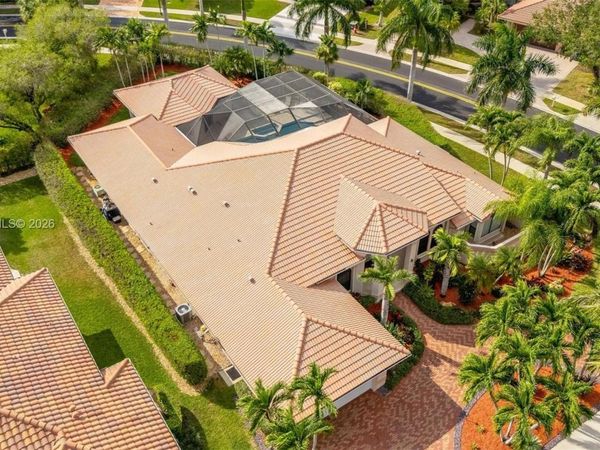 392 Coconut Cir, Weston, FL 33326