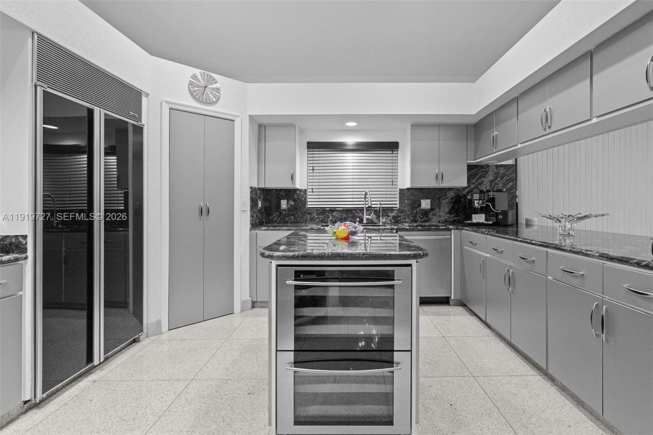 392 Coconut Cir, Weston, FL 33326 Photo