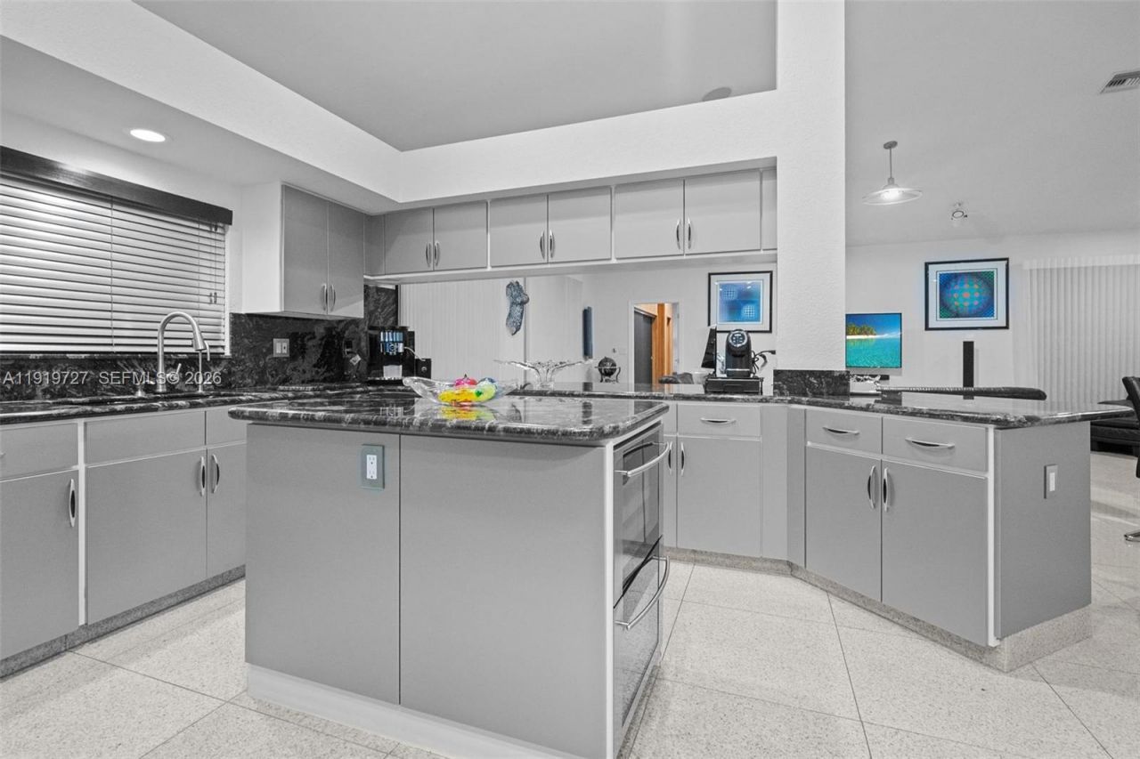 392 Coconut Cir, Weston, FL 33326 Photo