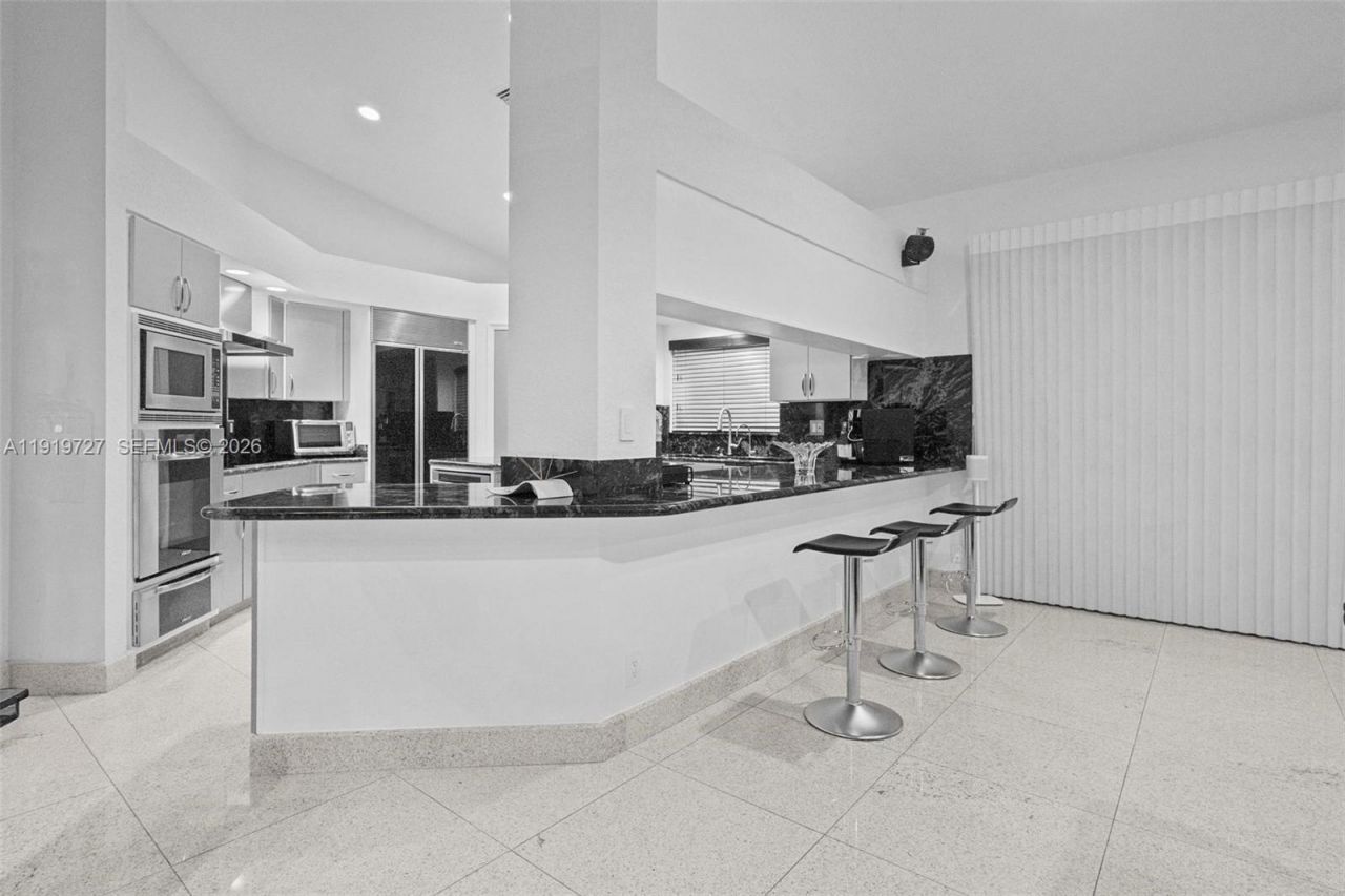 392 Coconut Cir, Weston, FL 33326 Photo