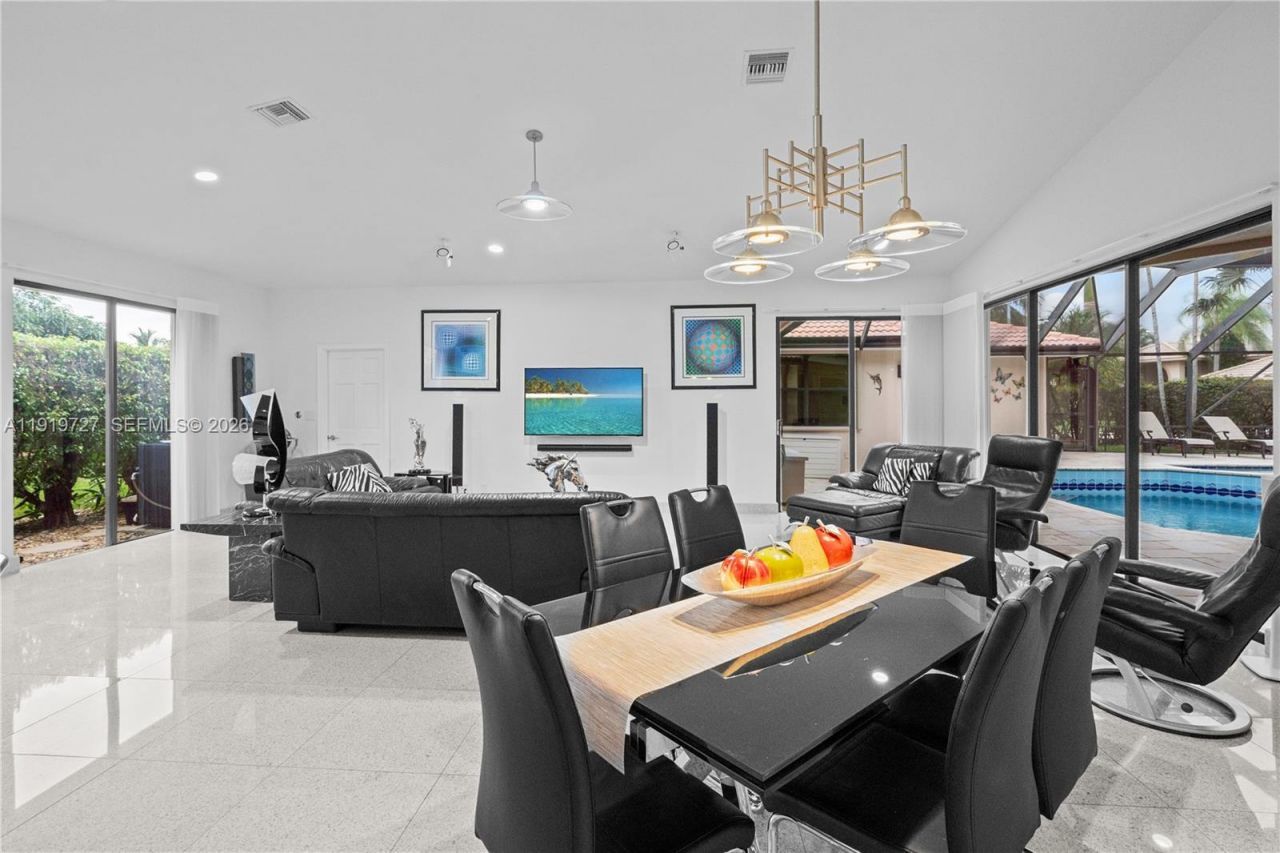 392 Coconut Cir, Weston, FL 33326 Photo