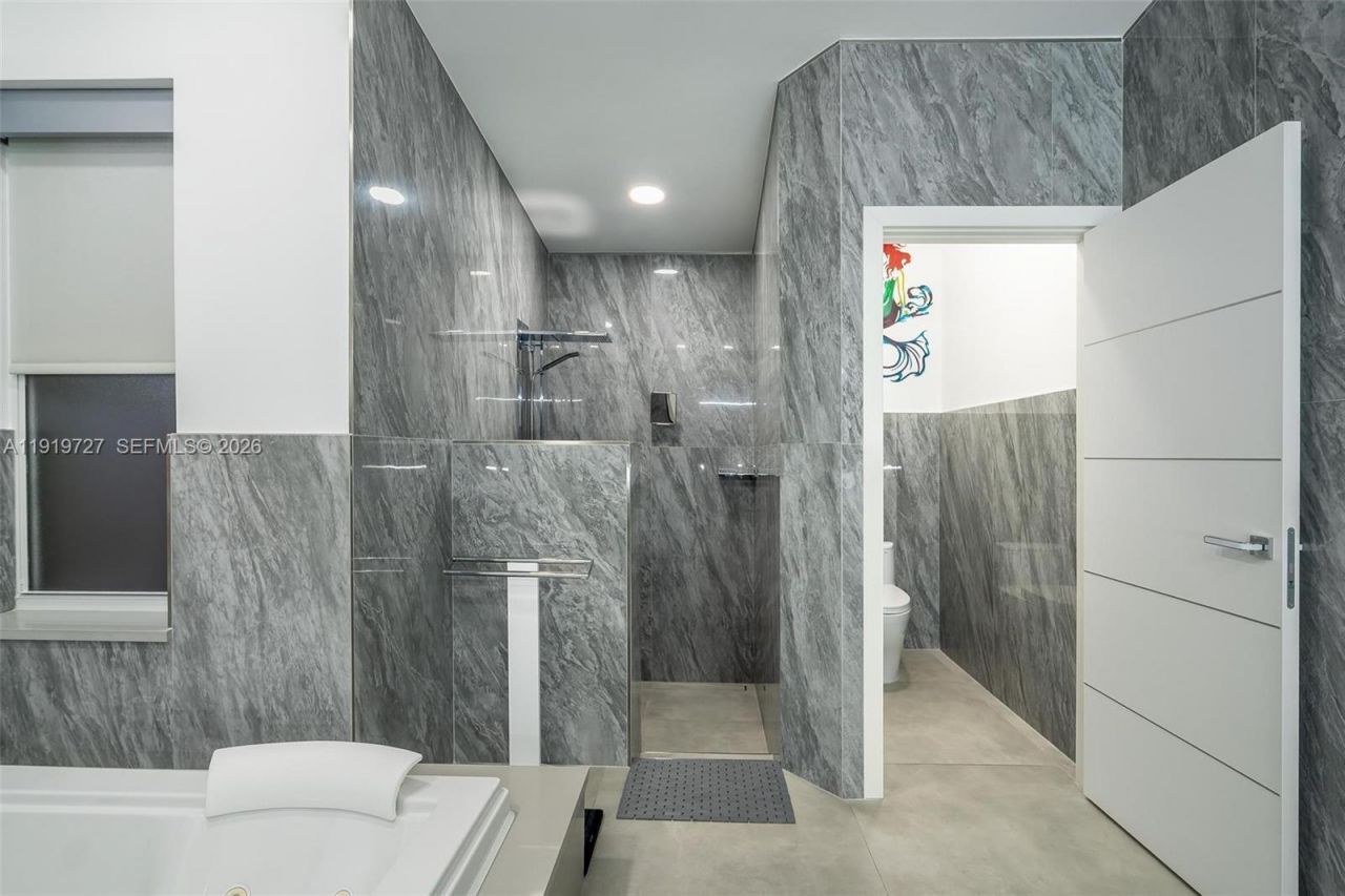 392 Coconut Cir, Weston, FL 33326 Photo