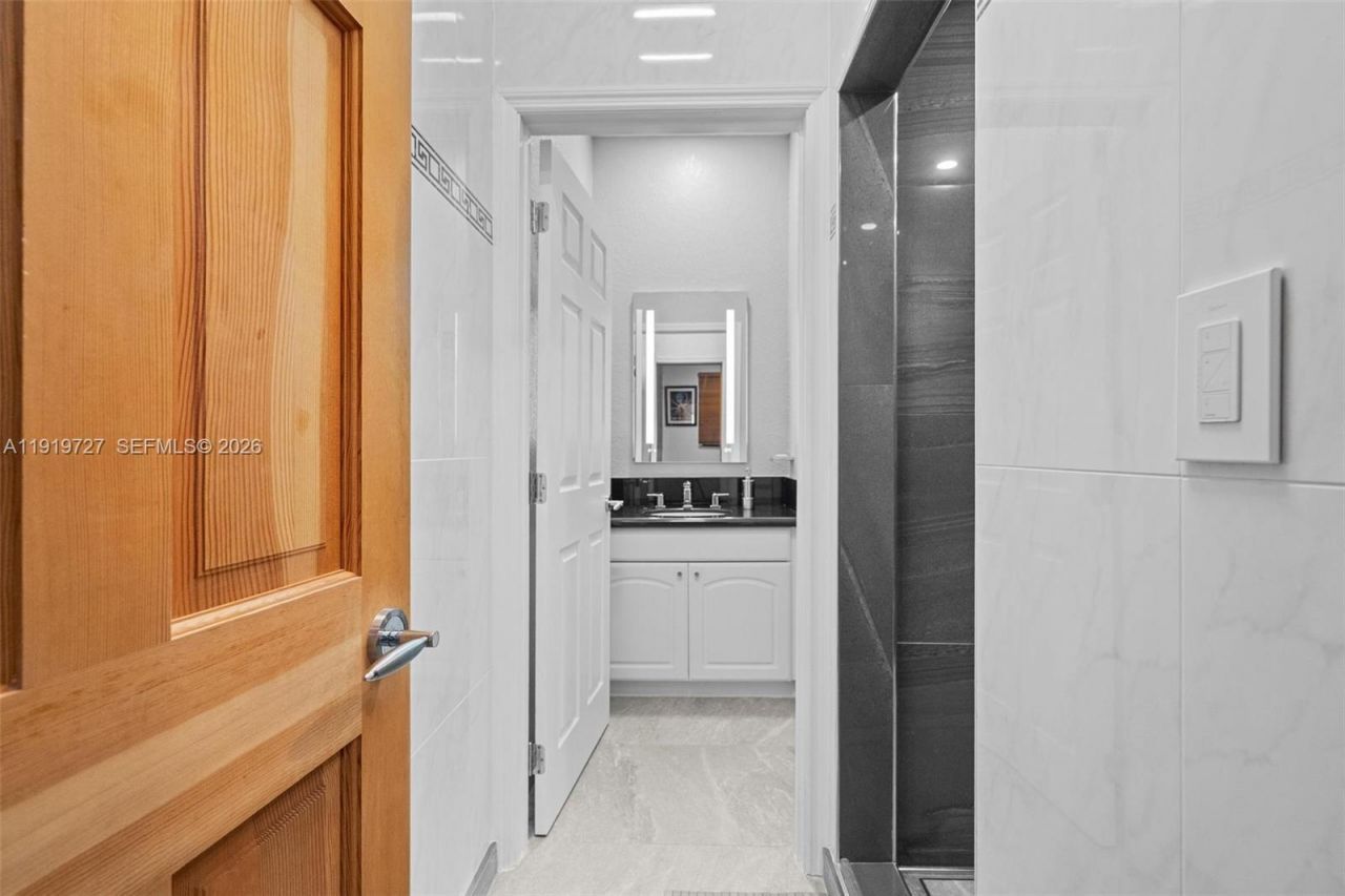 392 Coconut Cir, Weston, FL 33326 Photo