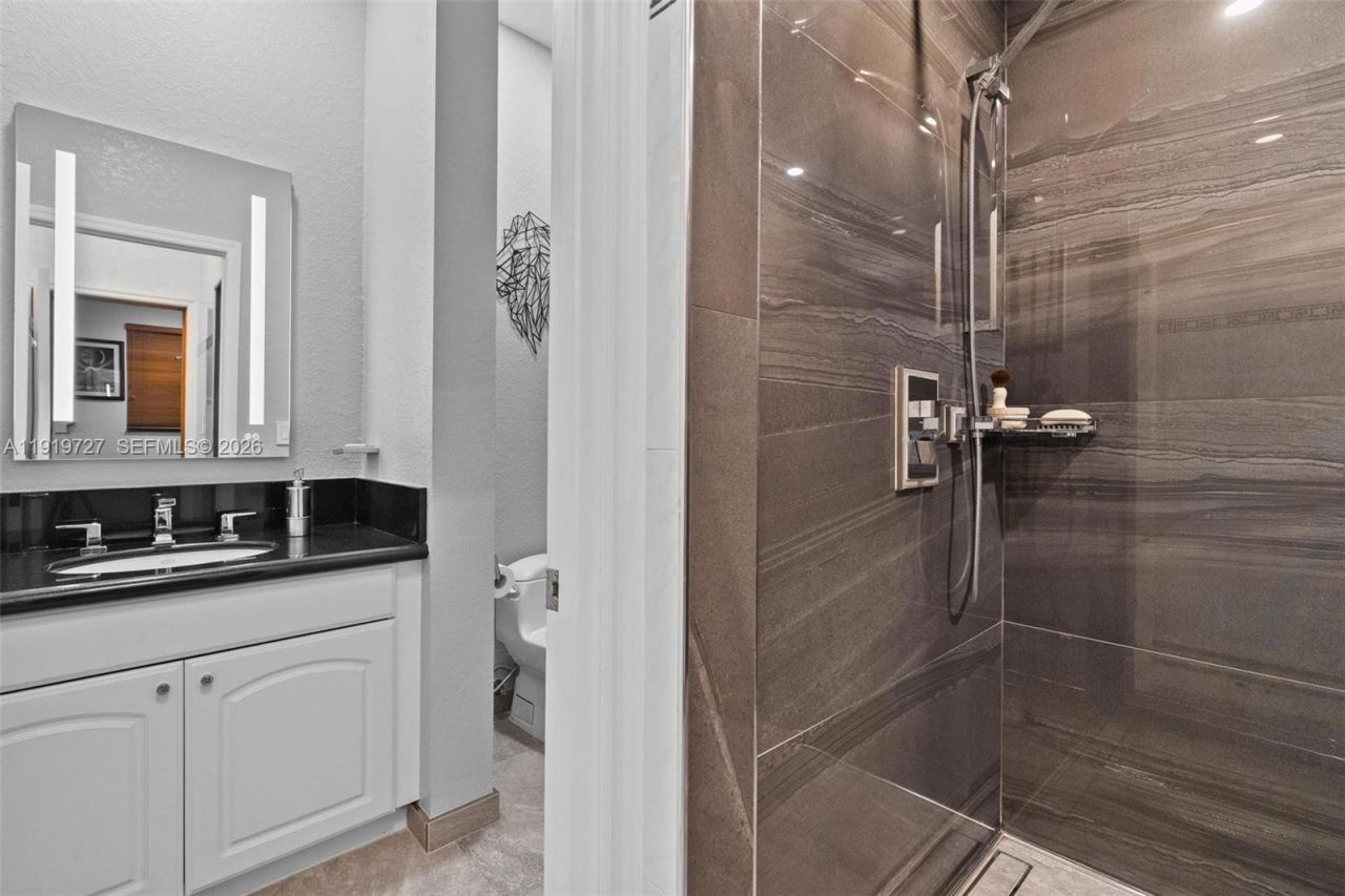 392 Coconut Cir, Weston, FL 33326 Photo