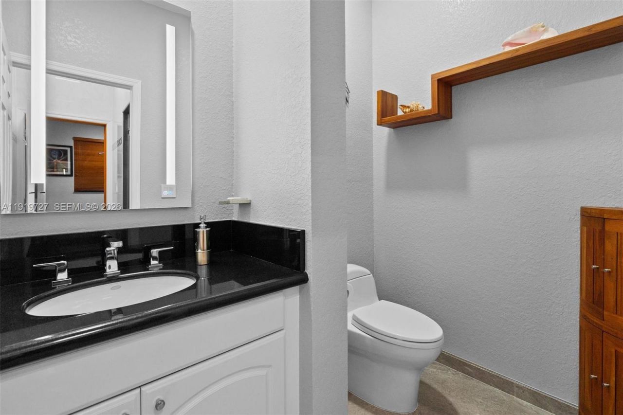 392 Coconut Cir, Weston, FL 33326 Photo