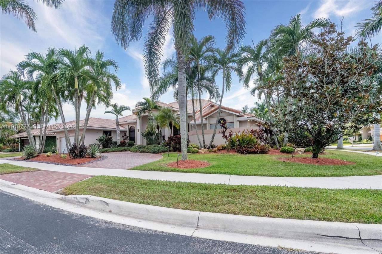 392 Coconut Cir, Weston, FL 33326 Photo
