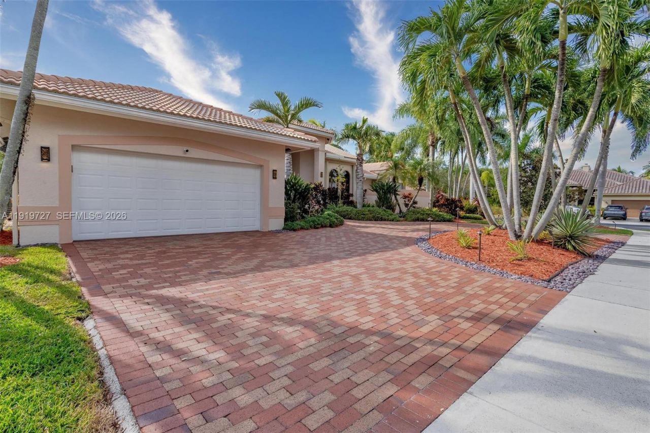 392 Coconut Cir, Weston, FL 33326 Photo
