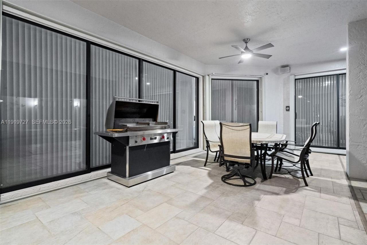 392 Coconut Cir, Weston, FL 33326 Photo