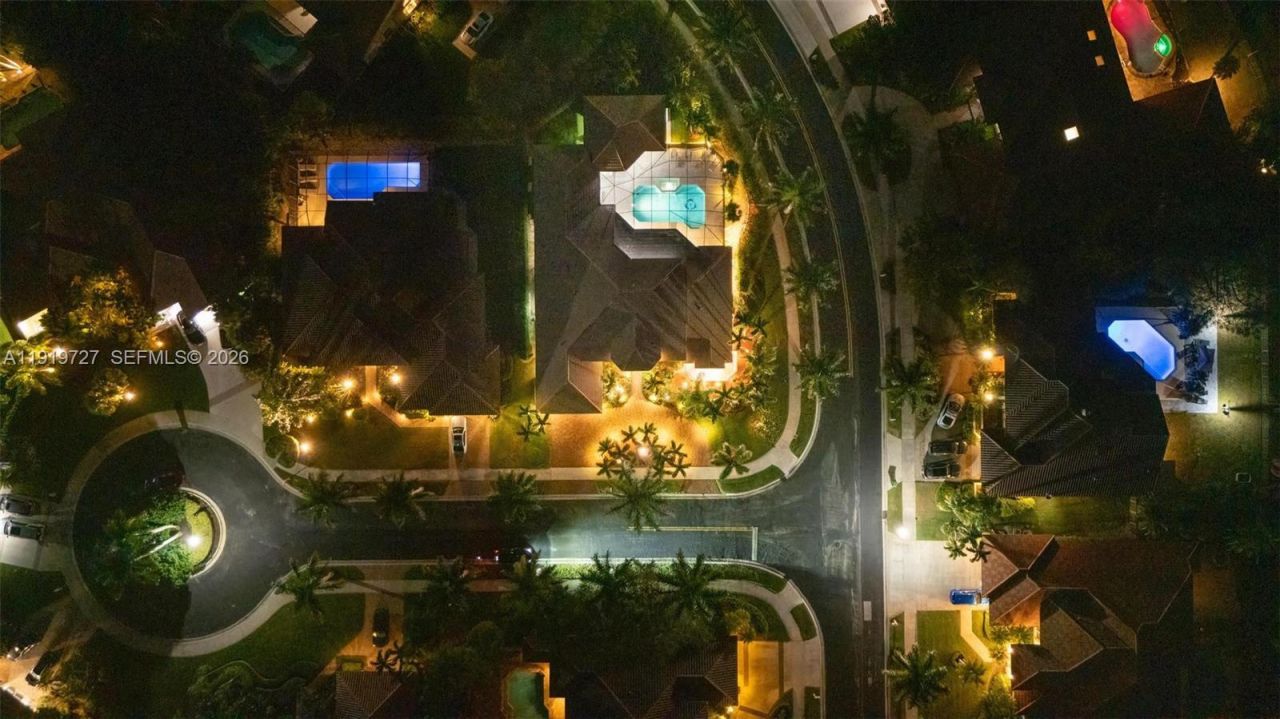 392 Coconut Cir, Weston, FL 33326 Photo