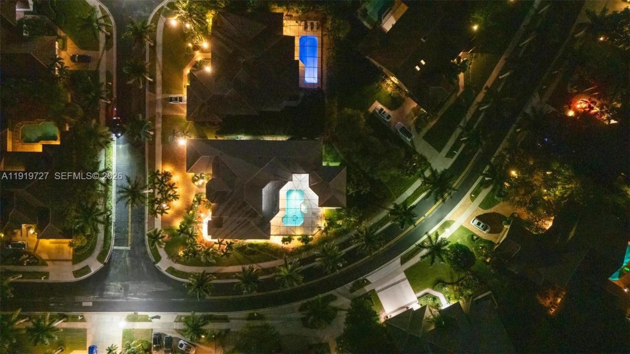 392 Coconut Cir, Weston, FL 33326 Photo